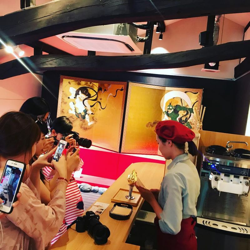 ghi hình làm kem dát vàng